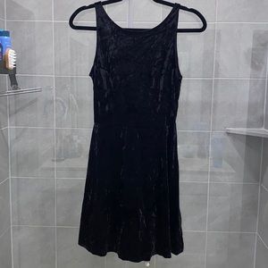 DIVIDED black velvet dress with a V open Back
